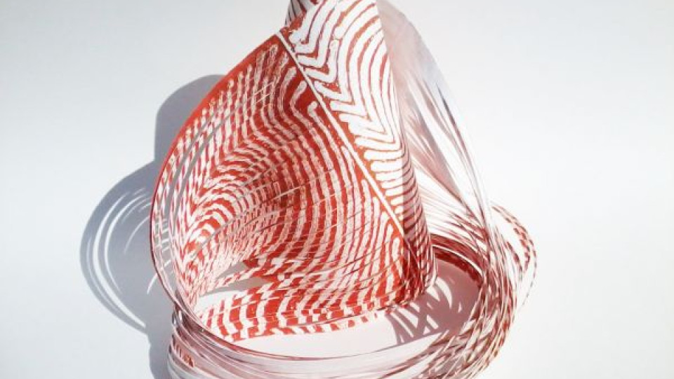 Holding space II · Águatinta de açúcar, corte · 2013 · 30x26x22cm